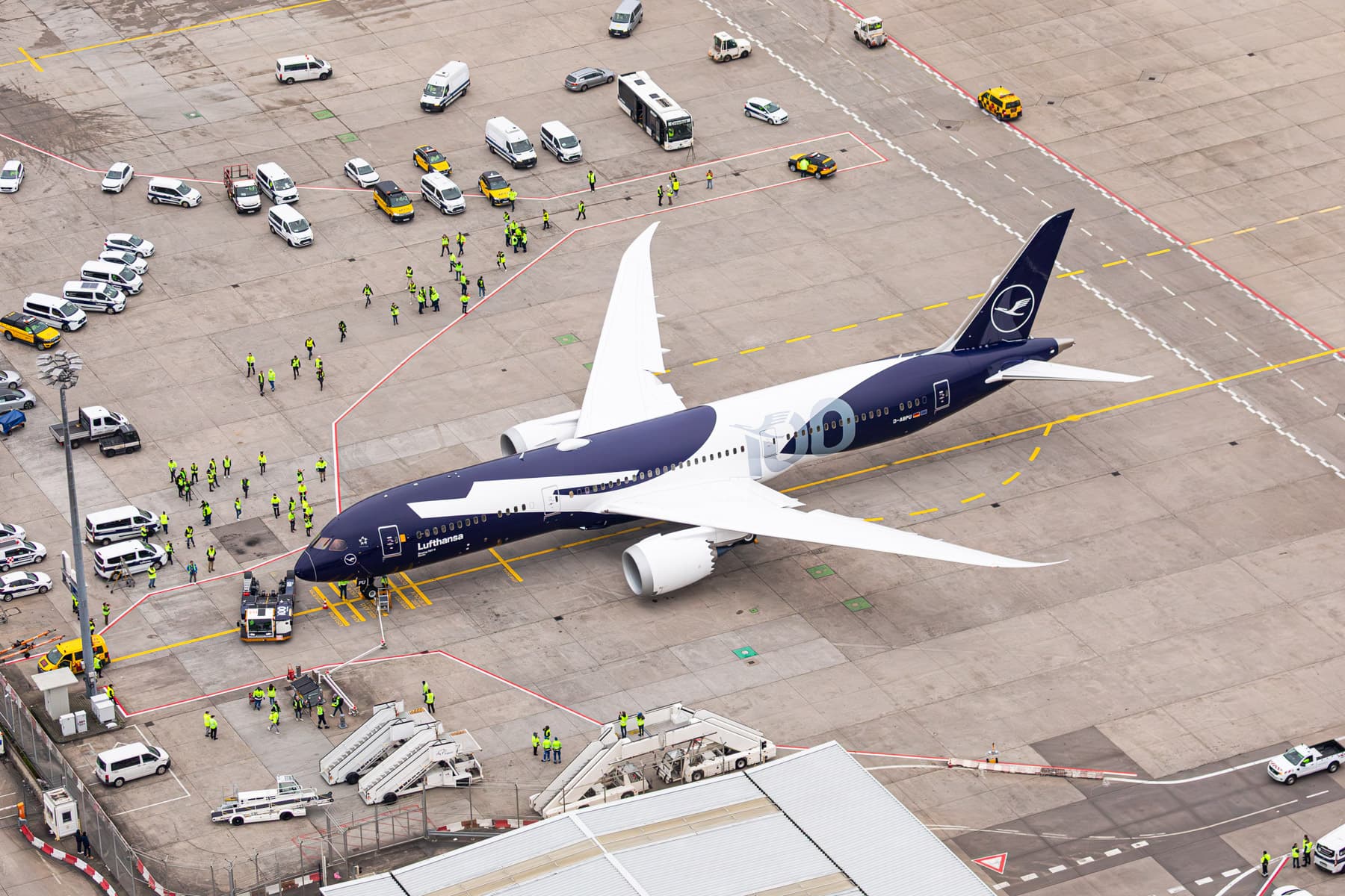 Lufthansa Boeing 787 Dreamliner Nose Gear Collapses at Frankfurt Airport Gate — Several Injured, Los Angeles Flight Cancelled
