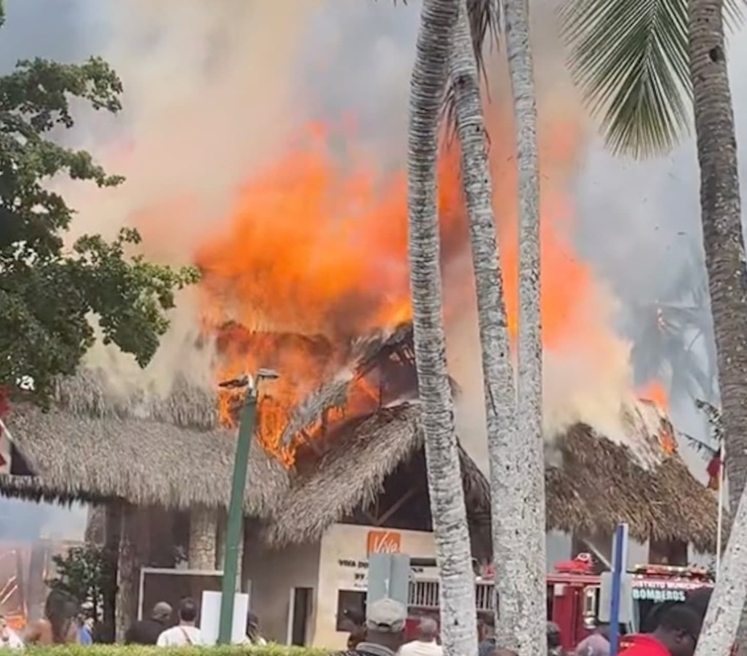 Italian Tourist Killed, 1,700 Evacuated as Massive Fire Tears Through Dominican Republic Beach Resort