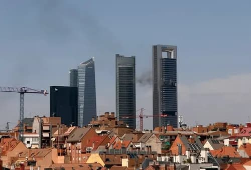 Fire Breaks Out at Madrid's Torre Moeve Skyscraper — Explosion on 16th Floor, 1,500 Evacuated, Smoke Visible Across Spanish Capital